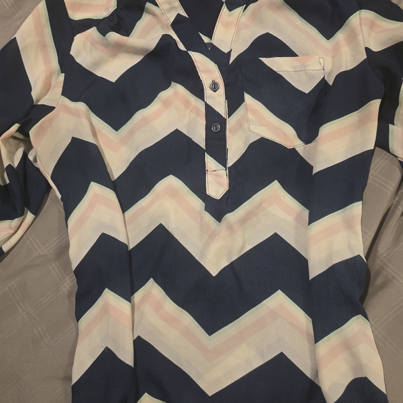 Chevron Patterned Tunic Top - Picture 9 of 10